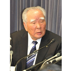 燃費データ不正について、報酬減額と辞任を伴う責任を明らかにした(8日・国交省)