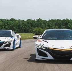 アキュラ(ホンダ)NSX 新型のパイクスピーク国際ヒルクライム参戦車両(参考画像)