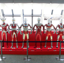 等身大のウルトラ6兄弟(「東京スカイツリー ウルトラ作戦第634号」、6月10日~7月21日)