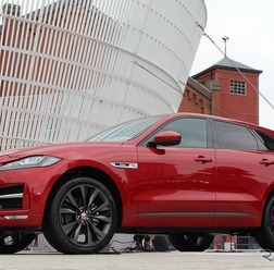 ジャガー F-PACE