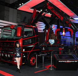 三菱ふそう スーパーグレートV スパイダー（東京モーターショー15）