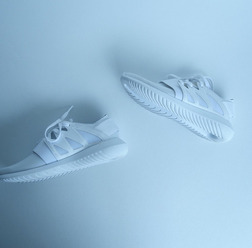 アディダス オリジナルス×梨花「Tubular Viral W C MAISON」が7/16発売