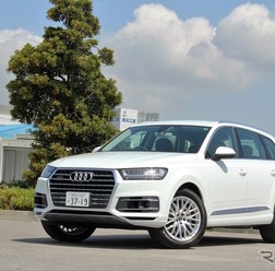 アウディ Q7