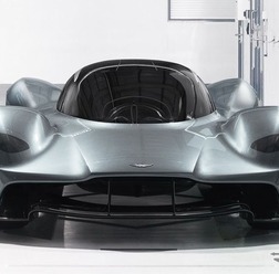 アストンマーティンとレッドブルのAM-RB 001