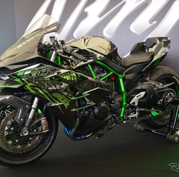 昨年、時速347.54kmを記録したチーム38のカワサキNinja H2R