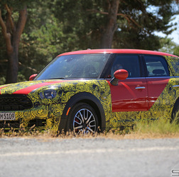 BMW MINI クロスオーバースクープ写真