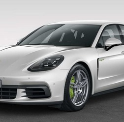 新型ポルシェ パナメーラ 4 Eハイブリッド