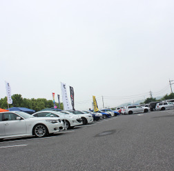 5月に愛媛県で開催された『中四国オートサウンドフェス』の 会場風景。