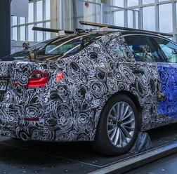 BMW 5シリーズ 次期型の開発プロトタイプ車