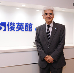 俊英館参事で、入試情報を担当する杉浦豊氏（撮影：稲葉九）