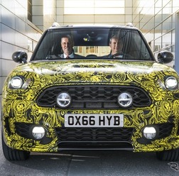 MINIクロスオーバー次期型の開発プロトタイプ車両