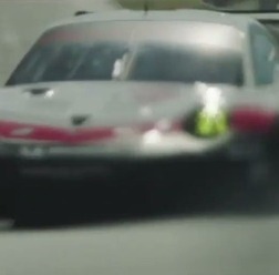 ポルシェ 911 RSRティザー広告