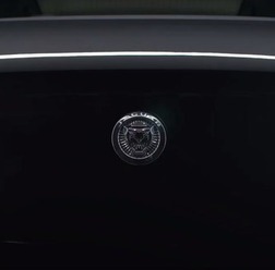 ジャガーの新型車の予告イメージ