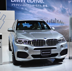 BMW X5 xDrive40e（東京モーターショー15）