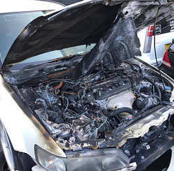 ちょっとしたトラブルで車両が燃える!? 電装品の電源確保・メンテナンスは、知識と経験のあるプロに頼むベシ!