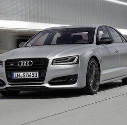 アウディ S8 プラス