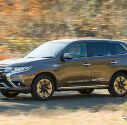 三菱 アウトランダーPHEV（オプション装着車）