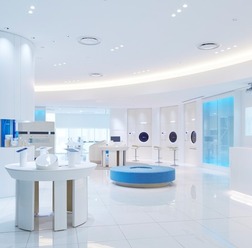 10月1日にオープンした、世界初のコンセプトストア「アキュビュー&reg;ストア表参道」。