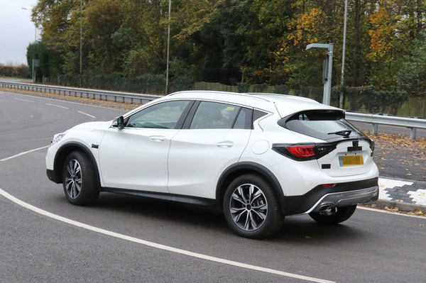 インフィニティ QX30 スクープ写真