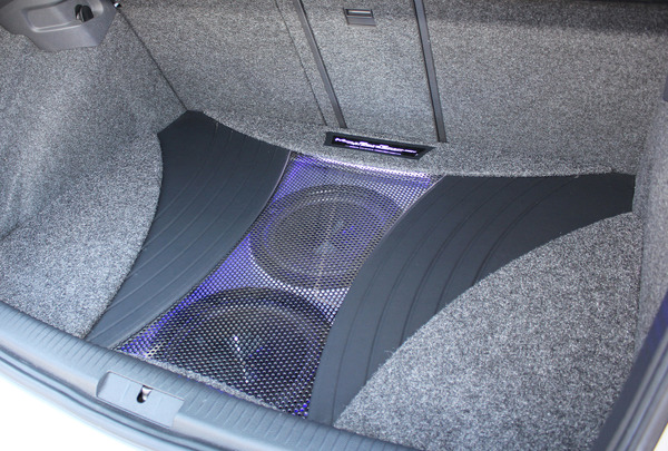 Volkswagen・Golf V　by Mobile Sound Technology（東京都）