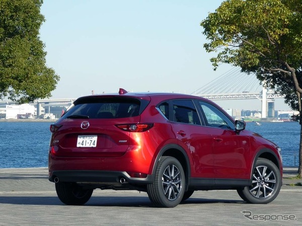 2代目「CX-5」のリアビュー。グレードは2.2LディーゼルターボはXDプロアクティブ2WD