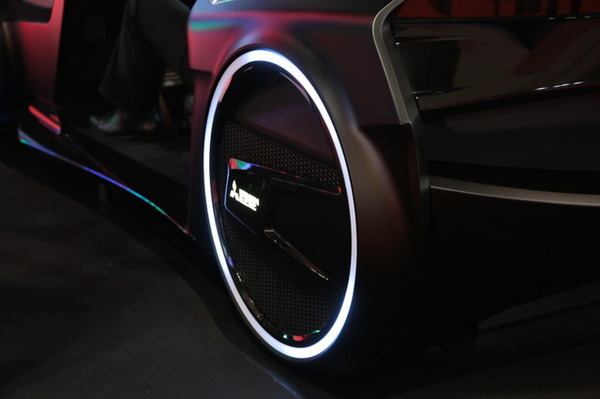 三菱電機 EMIRAI3 xDAS（東京モーターショー15）