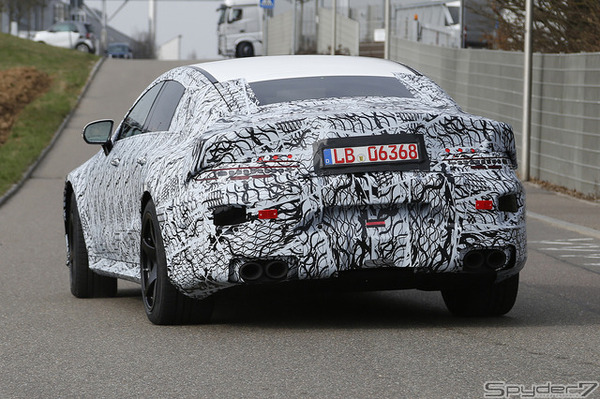 メルセデスAMG GT 4スクープ写真