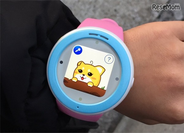 「mamorino watch」。このキャラクターに話しかけると通話などができる。