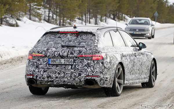 アウディRS4アバントスクープ写真