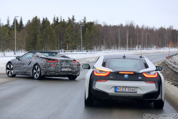 BMW i8 スパイダー/クーペ改良新型 スクープ写真