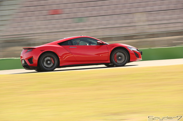 ホンダ NSX 新旧モデルがニュルでタイムアタック【写真集】