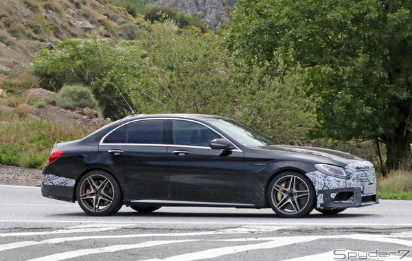 メルセデス AMG C63 セダン　スクープ写真