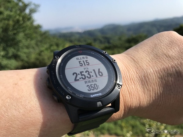 トレイルラン、ハイキング、登山では獲得標高と昇降速度も表示される