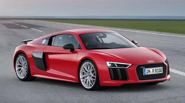 新型 アウディ R8 V10プラス