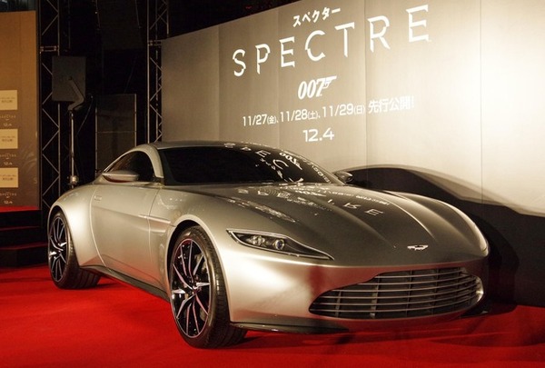 『007 スペクター』にボンドカーとして登場するアストンマーティン DB10