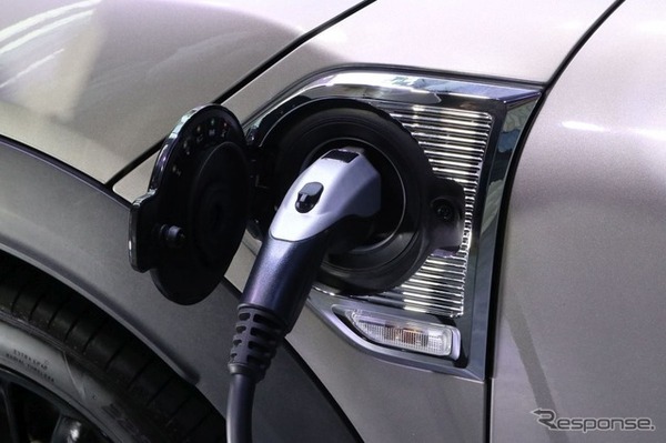 MINI Cooper SE Crossover ALL4発表会