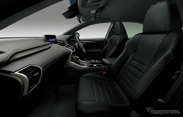 レクサス NX300 F SPORT（インテリアカラー：ブラック）