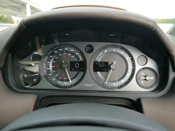 アストンマーティン DB9 GT