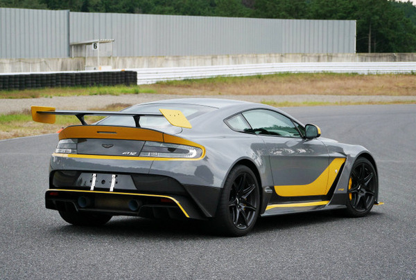 アストンマーティン ヴァンテージ GT12