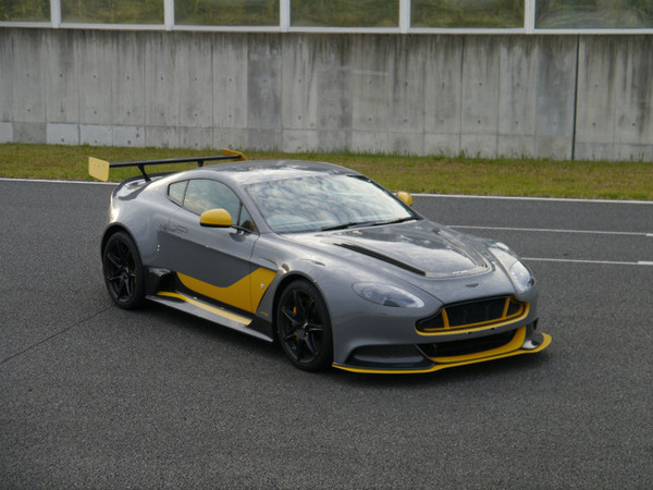 アストンマーティン ヴァンテージ GT12