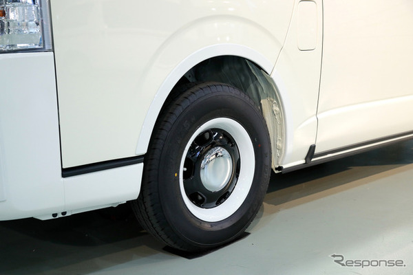 トヨタ ハイエース50周年コンプリートカー リラクベース（ハイエース50周年記念イベント）