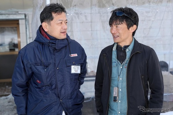 岡本幸一郎氏（右）