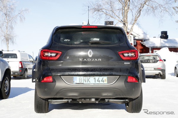 ルノーの新型フラッグシップSUV、開発車両をスクープ