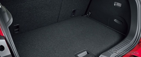 マツダ CX-3 荷室（フレキシブルボード上段装着時）