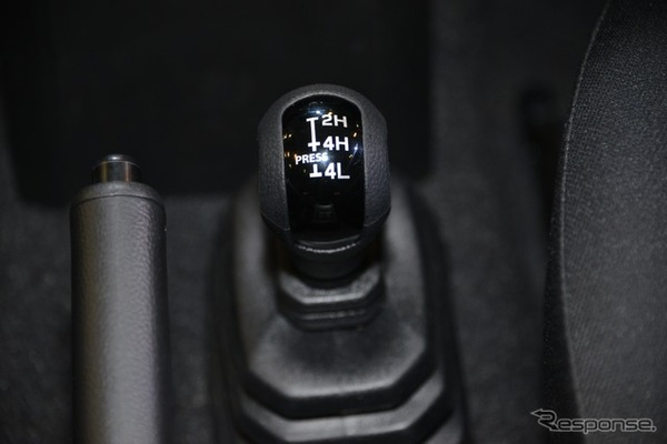 スズキ・ジムニー新型（機械式副変速機モード切替レバー）