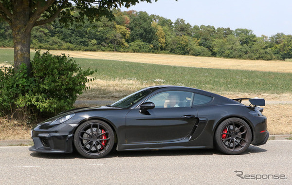 ポルシェ　718ケイマン GT4 市販型　スウープ写真