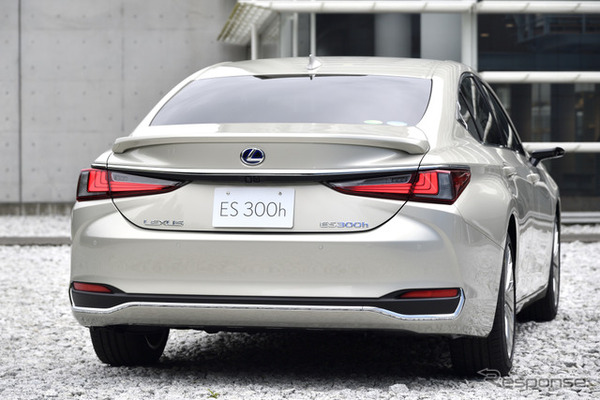 レクサス ES 新型（ES300h）