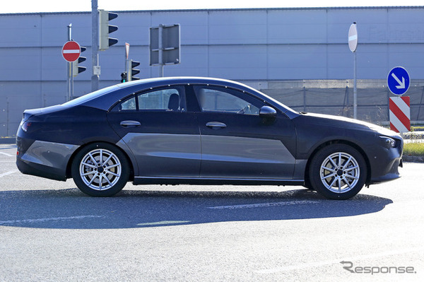 メルセデスベンツ CLA 新型スクープ写真