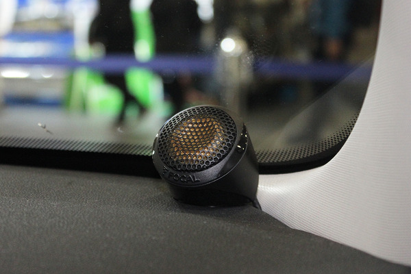 PLUG & PLAY、ビーウィズの新製品搭載デモカー、「MINI Cooper S」。