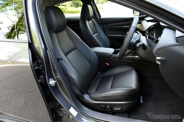 新型 マツダ3 セダン 20S L Package（黒革仕様）
